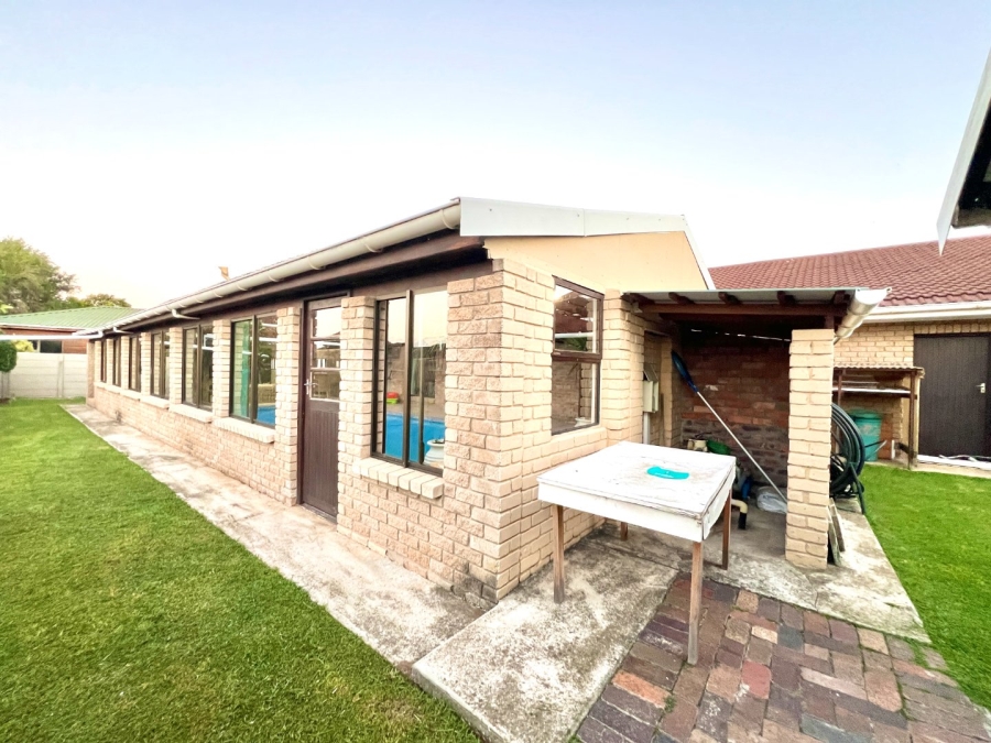 4 Bedroom Property for Sale in Walmer Downs Eastern Cape